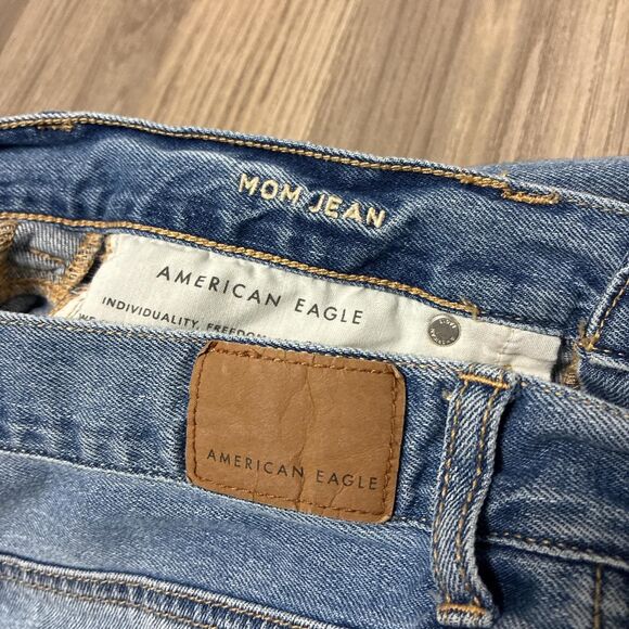 American Eagle Mom Jean Distressed Blue Size 8 - Picture 6 of 8